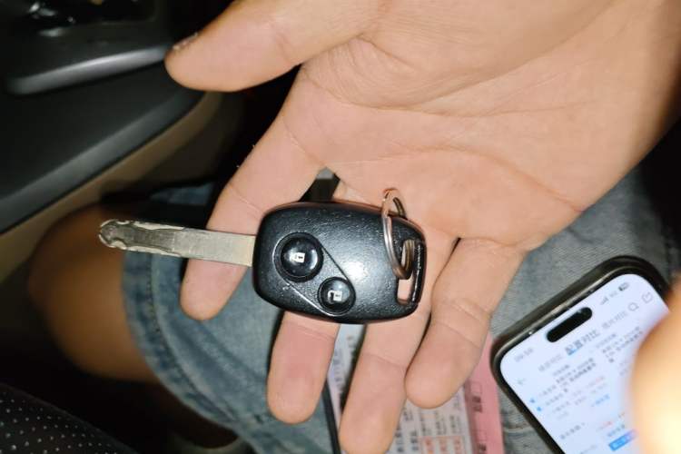 Used Honda CR-V 2010 2.0L automatic two-wheel drive urban version Vehicle Key