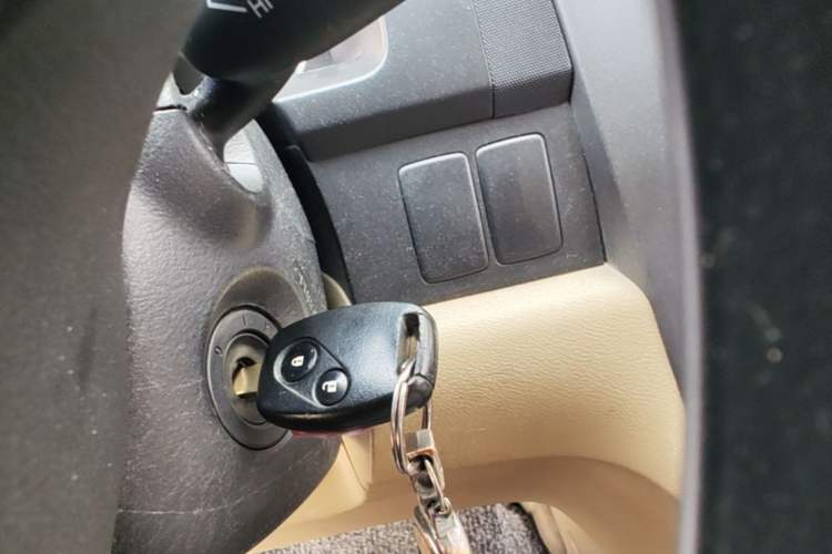 Used Honda CR-V 2010 2.0L automatic two-wheel drive urban version Vehicle Key