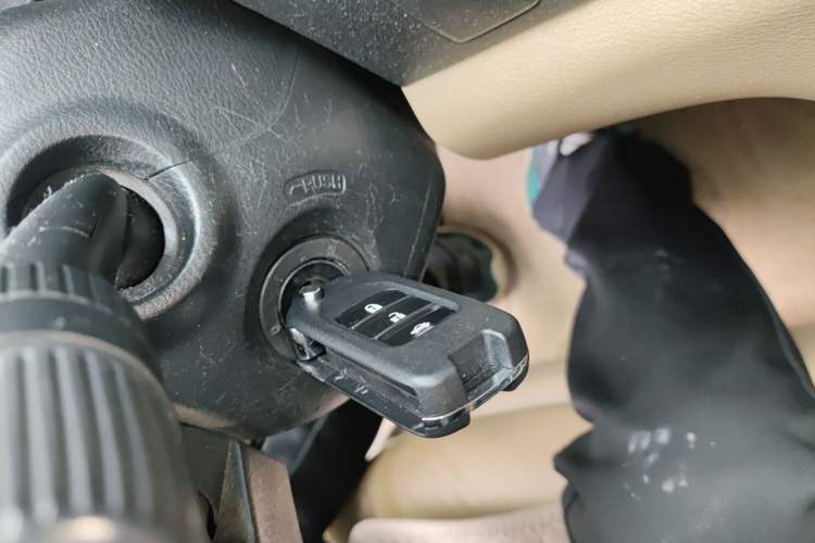 Used Honda CR-V 2010 2.4L automatic four-wheel drive luxury version Vehicle Key
