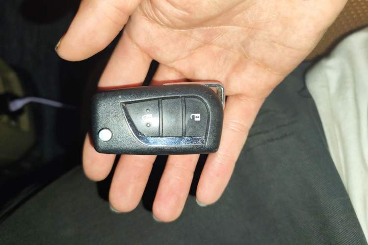 Used Honda CR-V 2010 2.4L automatic four-wheel drive luxury version Vehicle Key