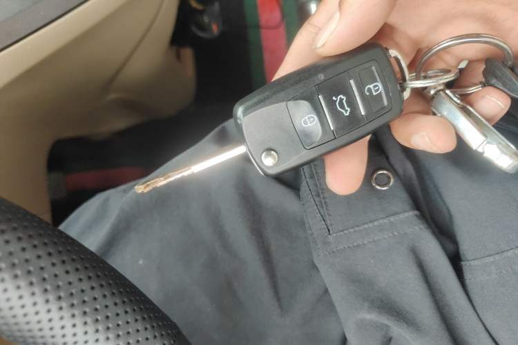 Used Honda CR-V 2010 2.0L automatic two-wheel drive urban version Vehicle Key
