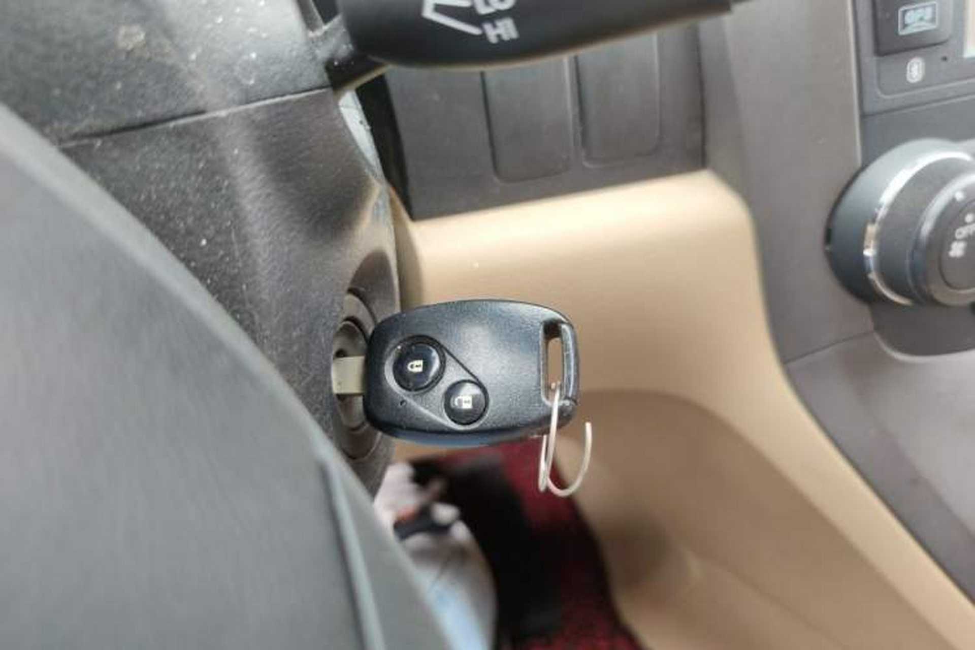 Used Honda CR-V 2010 2.0L automatic two-wheel drive urban version Vehicle Key