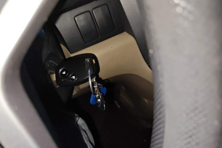Used Honda CR-V 2010 2.0L automatic two-wheel drive urban version Vehicle Key