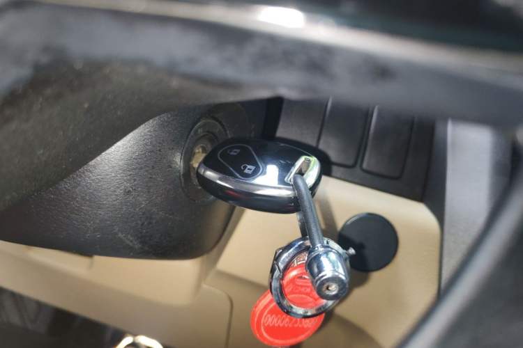 Used Honda CR-V 2010 2.0L automatic two-wheel drive urban version Vehicle Key
