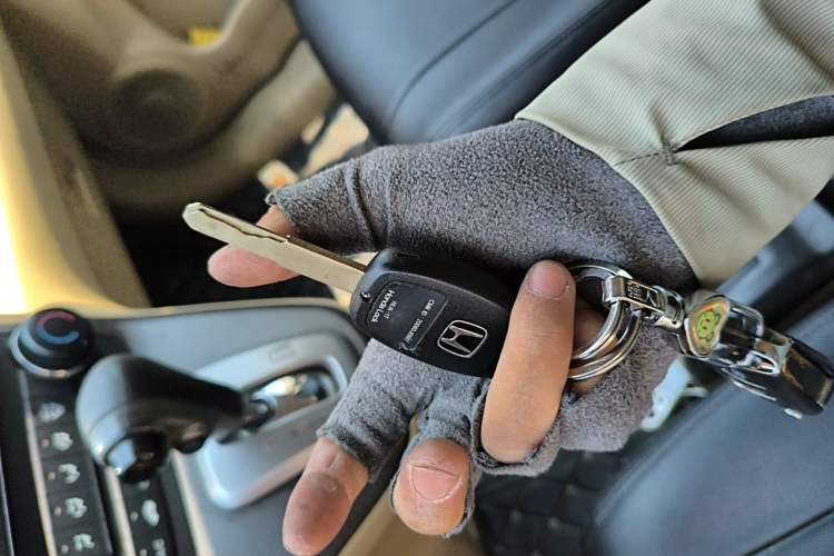 Used Honda CR-V 2010 2.0L automatic two-wheel drive urban version Vehicle Key