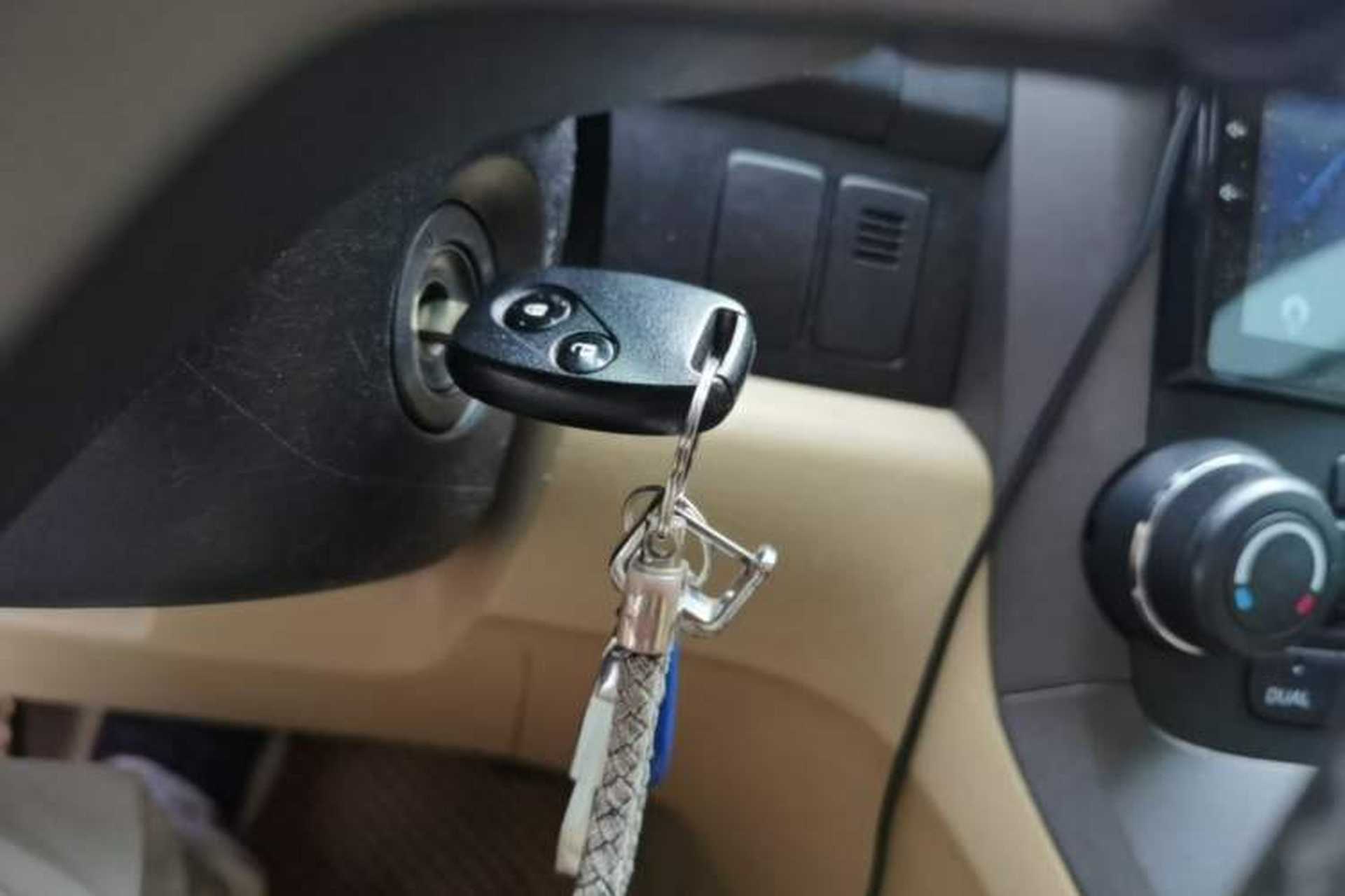 Used Honda CR-V 2010 2.4L automatic four-wheel drive luxury version Vehicle Key