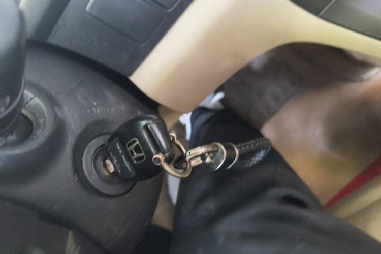 Used Honda CR-V 2010 2.4L automatic four-wheel drive luxury version Vehicle Key
