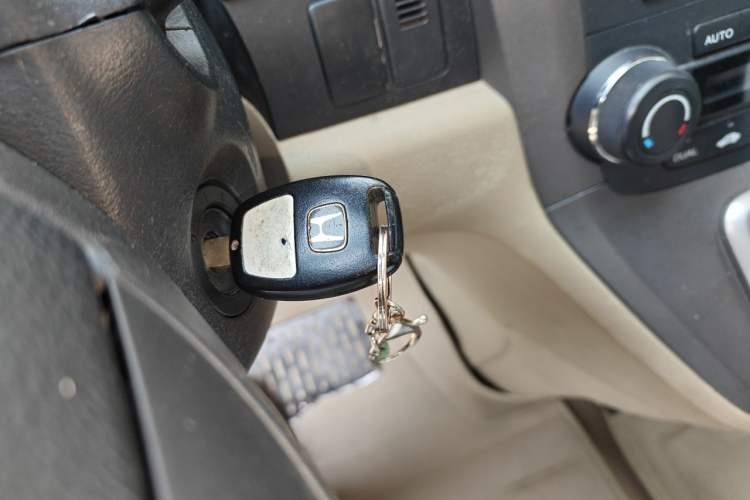 Used Honda CR-V 2010 2.4L automatic four-wheel drive luxury version Vehicle Key