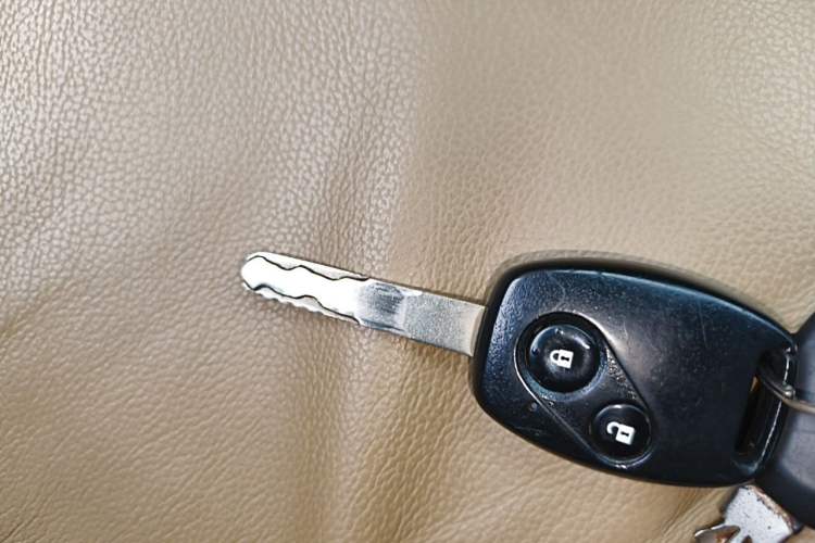 Used Honda CR-V 2010 2.4L automatic four-wheel drive luxury version Vehicle Key