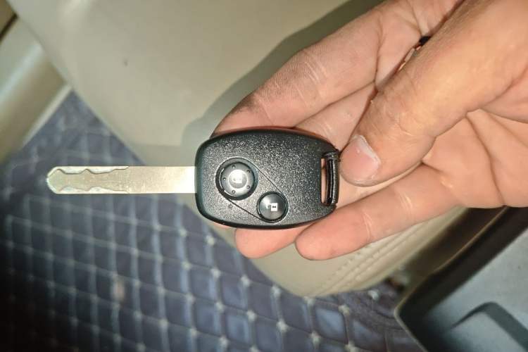 Used Honda CR-V 2010 2.0L automatic two-wheel drive urban version Vehicle Key