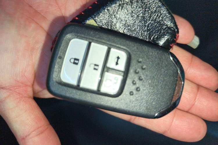 Used Honda CR-V 2010 2.0L automatic two-wheel drive urban version Vehicle Key