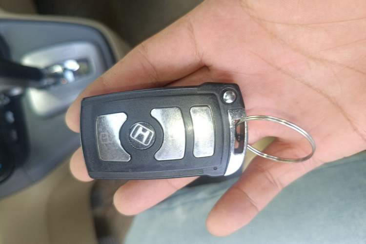 Used Honda CR-V 2010 2.4L automatic four-wheel drive luxury version Vehicle Key