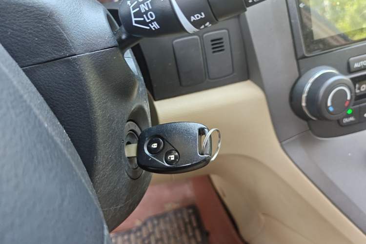 Used Honda CR-V 2010 2.4L automatic four-wheel drive luxury version Vehicle Key