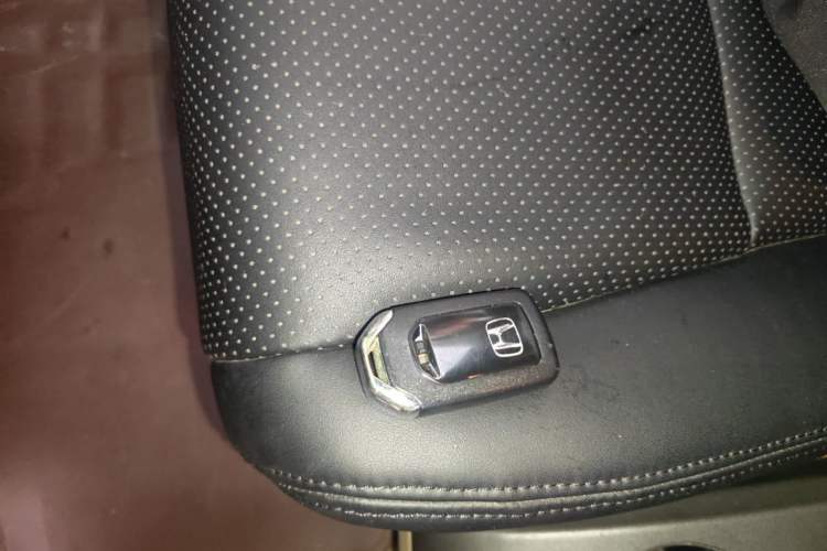 Used Honda CR-V 2010 2.0L automatic two-wheel drive urban version Vehicle Key