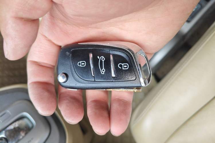 Used Honda CR-V 2010 2.4L Automatic Four-Wheel Drive Prestige Edition Vehicle Key