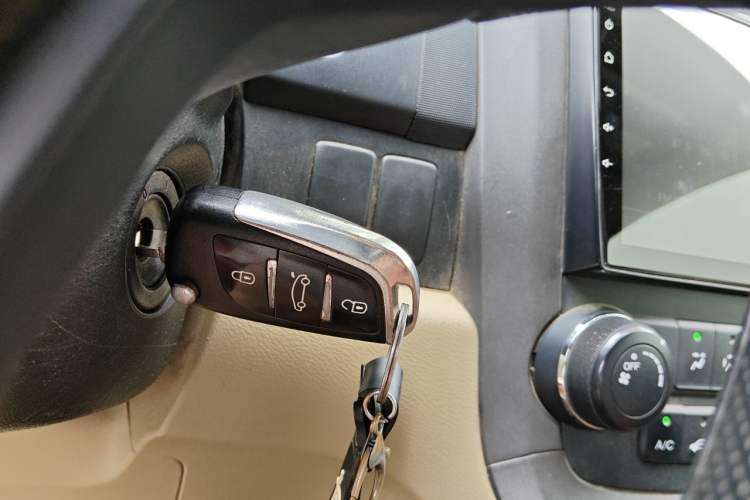 Used Honda CR-V 2010 2.0L automatic two-wheel drive urban version Vehicle Key