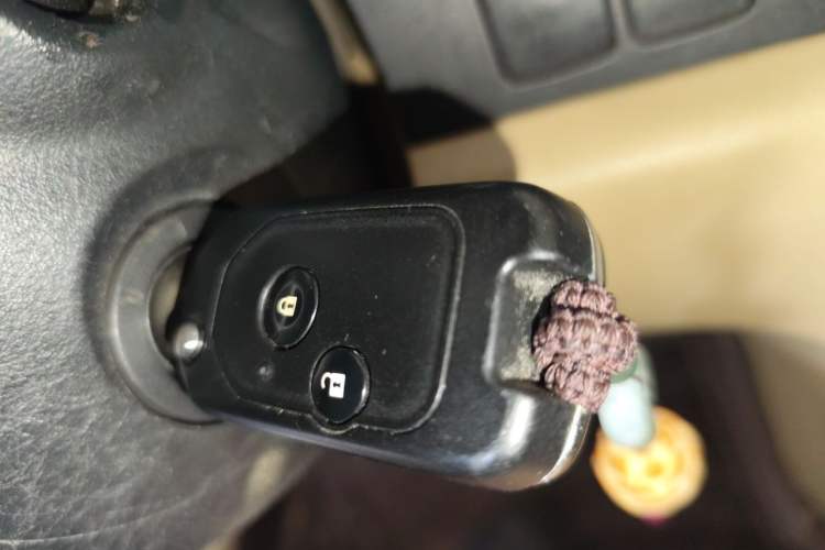 Used Honda CR-V 2010 2.0L automatic two-wheel drive urban version Vehicle Key