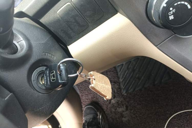 Used Honda CR-V 2010 2.0L automatic two-wheel drive urban version Vehicle Key
