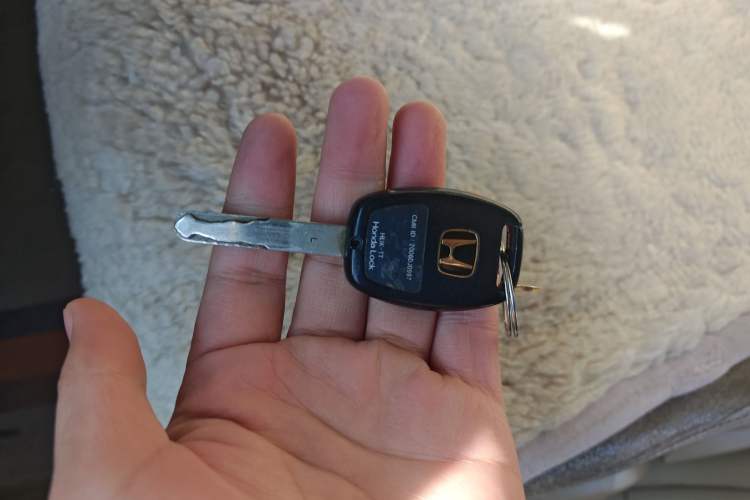 Used Honda CR-V 2010 2.0L automatic two-wheel drive urban version Vehicle Key