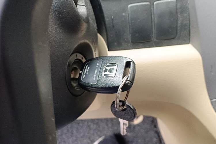 Used Honda CR-V 2010 2.0L automatic two-wheel drive urban version Vehicle Key