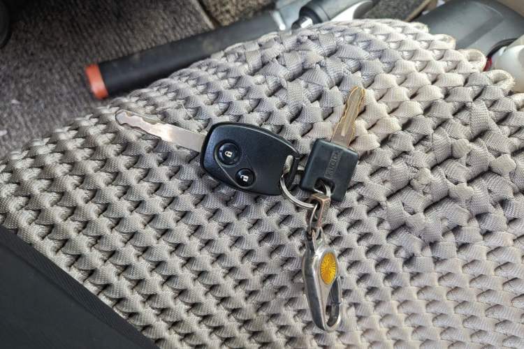 Used Honda CR-V 2010 2.0L automatic two-wheel drive urban version Vehicle Key