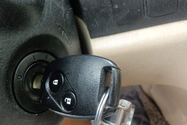 Used Honda CR-V 2010 2.0L automatic two-wheel drive urban version Vehicle Key