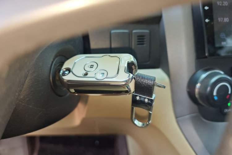 Used Honda CR-V 2010 2.4L automatic four-wheel drive luxury version Vehicle Key