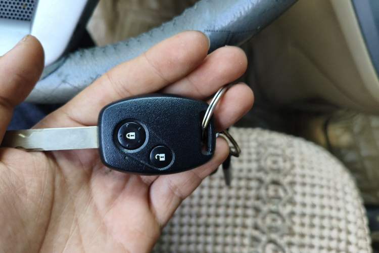Used Honda CR-V 2010 2.4L automatic four-wheel drive luxury version Vehicle Key
