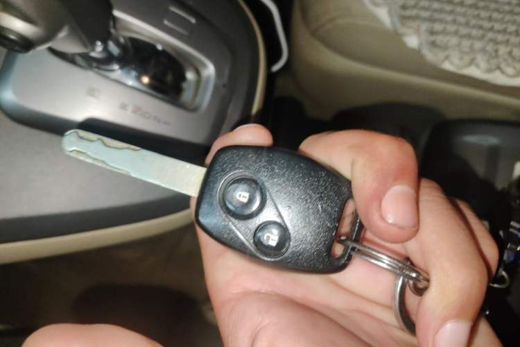 Used Honda CR-V 2010 2.4L Automatic Four-Wheel Drive Prestige Edition Vehicle Key