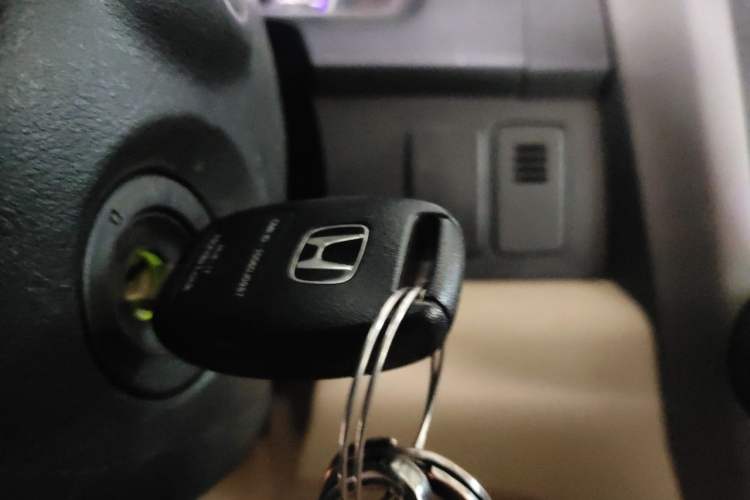 Used Honda CR-V 2010 2.4L automatic four-wheel drive luxury version Vehicle Key