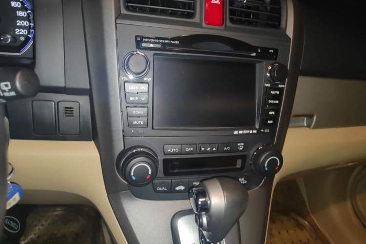 Used Honda CR-V 2010 2.4L automatic four-wheel drive luxury version Audio And AC Panel