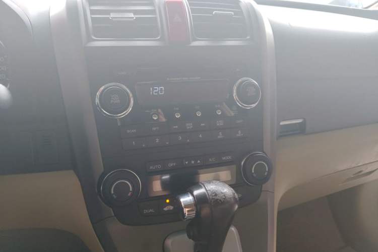 Used Honda CR-V 2010 2.4L automatic four-wheel drive luxury version Audio And AC Panel
