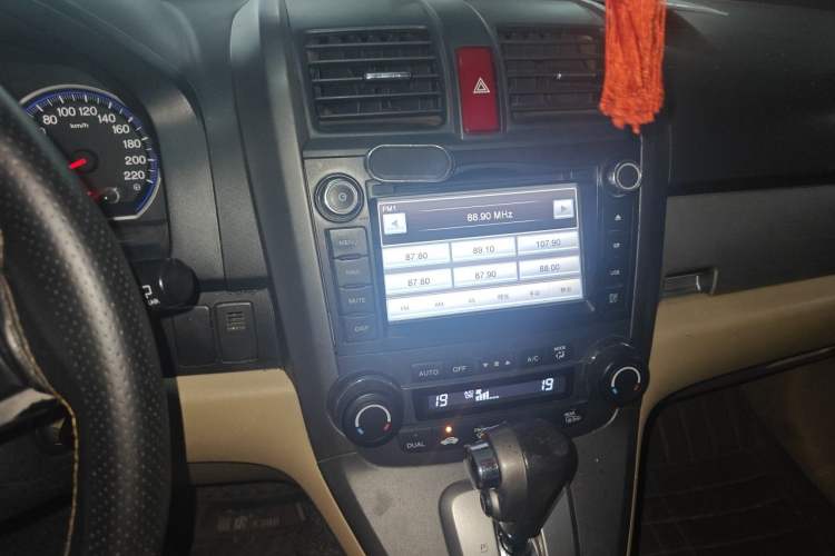 Used Honda CR-V 2010 2.4L automatic four-wheel drive luxury version Audio And AC Panel