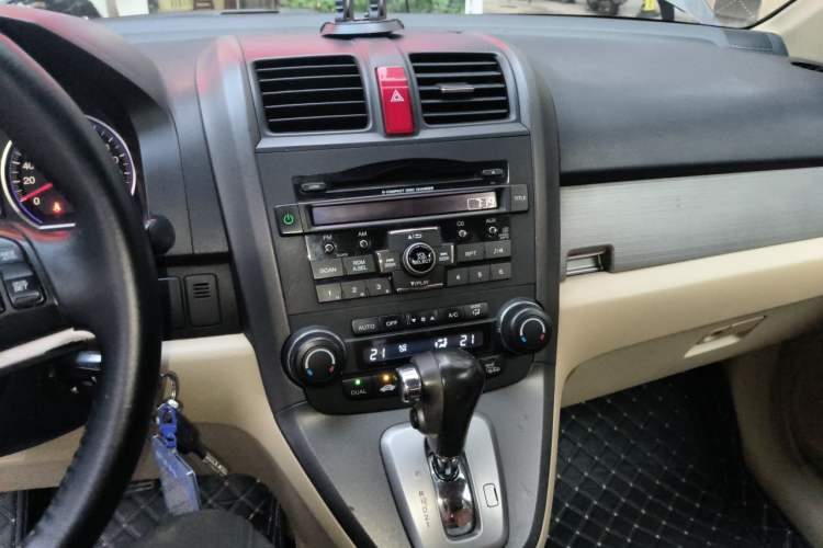 Used Honda CR-V 2010 2.4L automatic four-wheel drive luxury version Audio And AC Panel