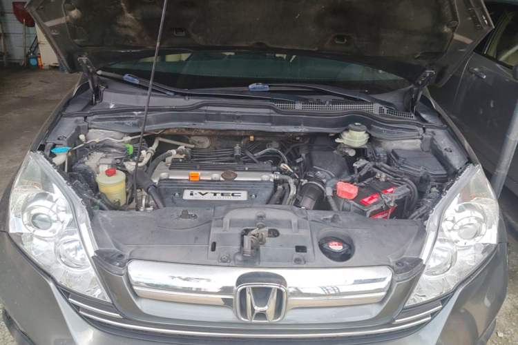 Used Honda CR-V 2010 2.4L automatic four-wheel drive luxury version Engine Bay