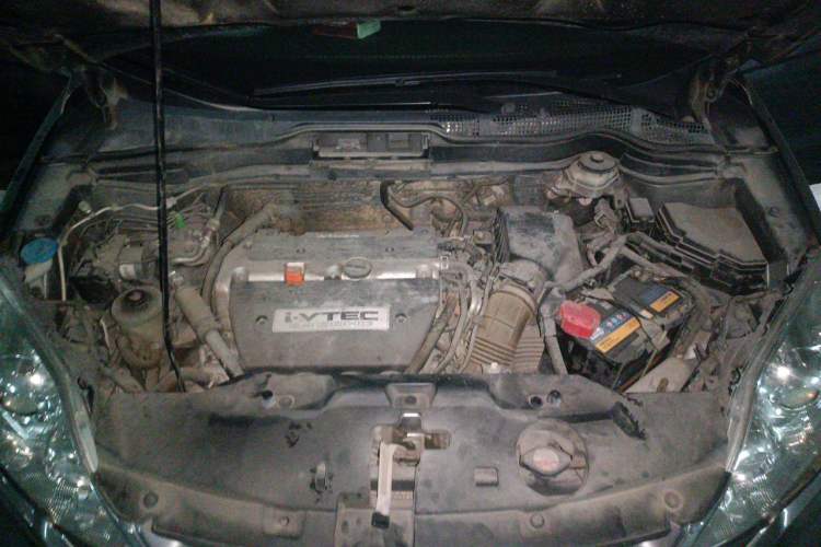 Used Honda CR-V 2010 2.4L automatic four-wheel drive luxury version Engine Bay