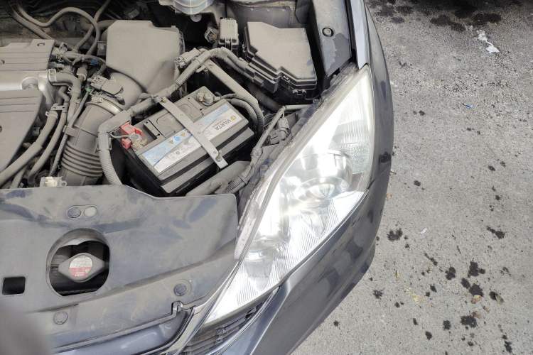 Used Honda CR-V 2010 2.4L automatic four-wheel drive luxury version Engine Bay Left
