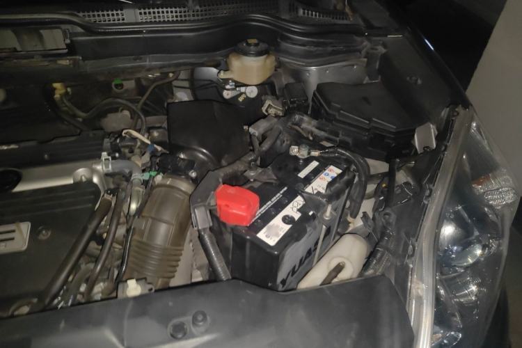 Used Honda CR-V 2010 2.4L automatic four-wheel drive luxury version Engine Bay Left