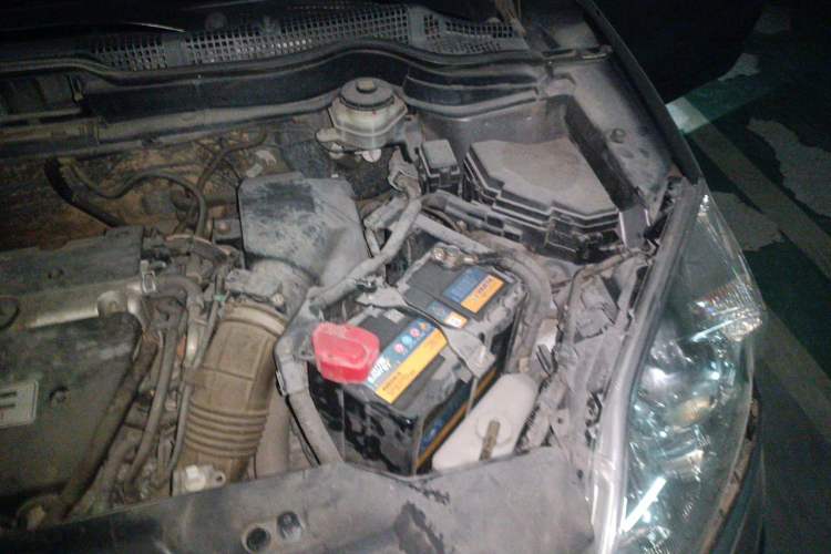 Used Honda CR-V 2010 2.4L automatic four-wheel drive luxury version Engine Bay Left
