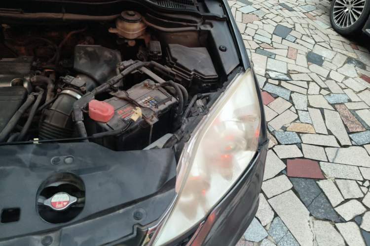 Used Honda CR-V 2010 2.4L automatic four-wheel drive luxury version Engine Bay Left