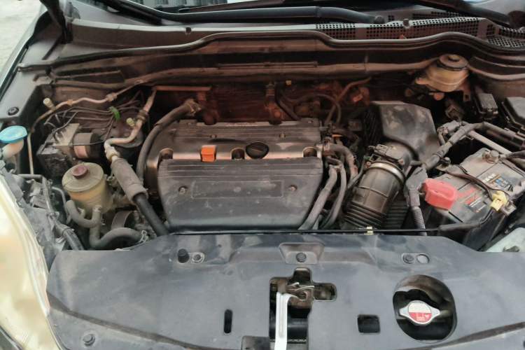 Used Honda CR-V 2010 2.4L automatic four-wheel drive luxury version Engine Bay