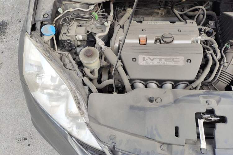 Used Honda CR-V 2010 2.4L automatic four-wheel drive luxury version Engine Bay Right