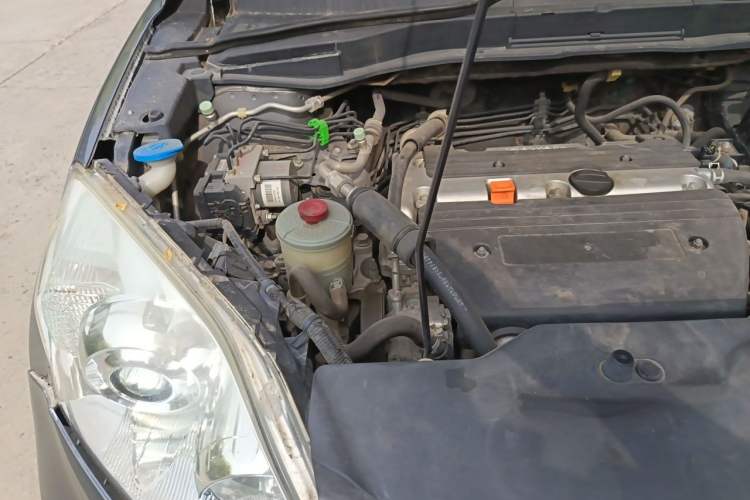 Used Honda CR-V 2010 2.4L automatic four-wheel drive luxury version Engine Bay Right