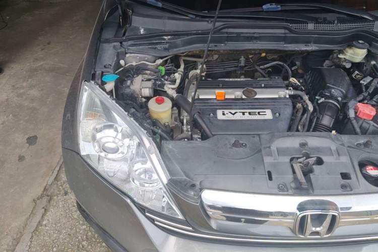Used Honda CR-V 2010 2.4L automatic four-wheel drive luxury version Engine Bay Right