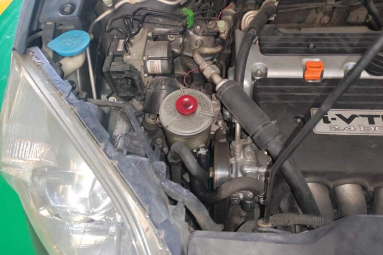 Used Honda CR-V 2010 2.4L automatic four-wheel drive luxury version Engine Bay Right
