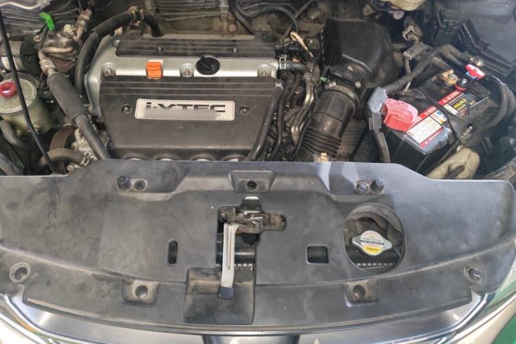 Used Honda CR-V 2010 2.4L automatic four-wheel drive luxury version Engine Bay