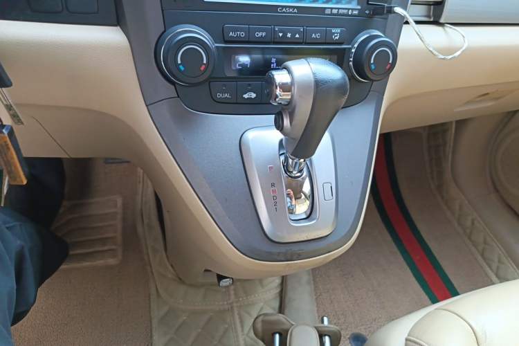 Used Honda CR-V 2010 2.4L automatic four-wheel drive luxury version Gear Lever