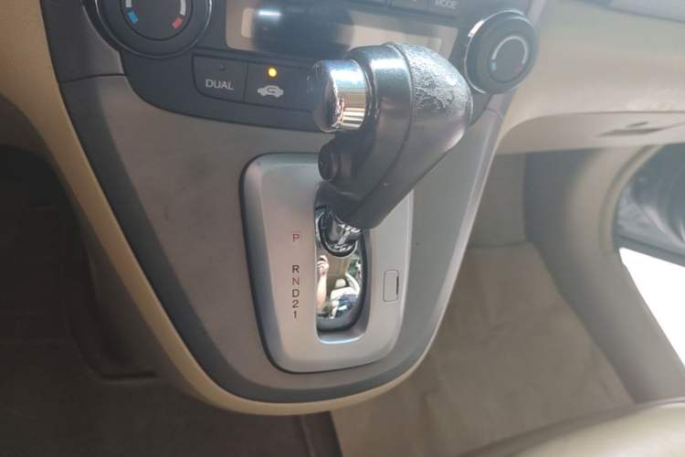 Used Honda CR-V 2010 2.4L automatic four-wheel drive luxury version Gear Lever