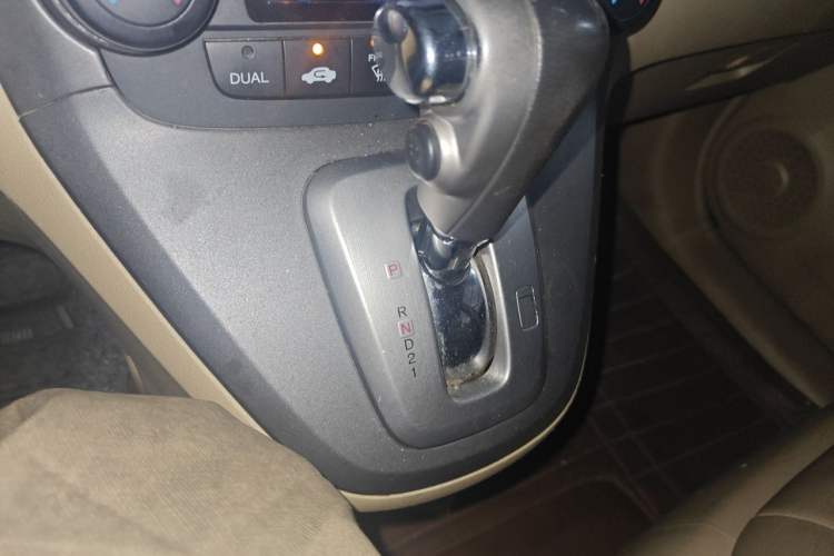 Used Honda CR-V 2010 2.4L automatic four-wheel drive luxury version Gear Lever