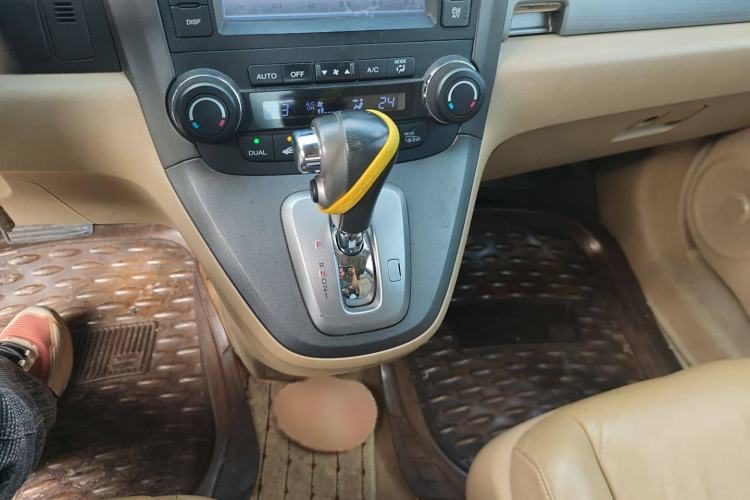 Used Honda CR-V 2010 2.4L automatic four-wheel drive luxury version Gear Lever